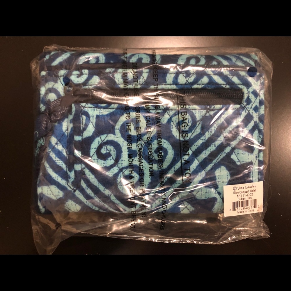 Vera Bradley Riley Compact Wallet in Cuban Tiles